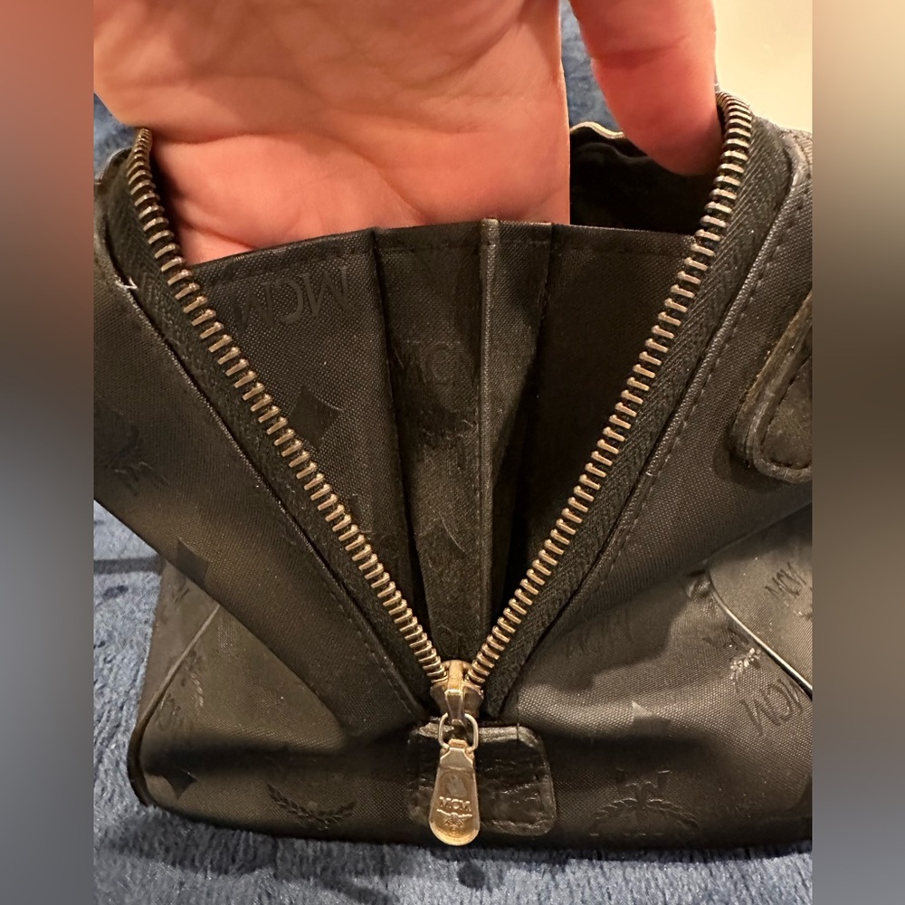🖤🖤 MCM Boston Bag EUC 🖤🖤 - Picture 10 of 15